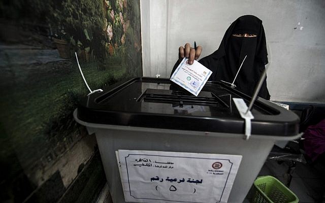 An Egyptian woman casts her vote at a polling station next to the historical Mohamed Ali citadel in the capital Cairo on May 26, 2014. (photo credit: AFP/KHALED DESOUKI) An Egyptian woman casts her vote at a polling station next to the historical Mohamed Ali citadel in the capital Cairo on May 26, 2014. (photo credit: AFP/KHALED DESOUKI)