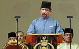 Brunei's Sultan Hassanal Bolkiah delivers a speech during the official ceremony of the implementation of Sharia Law in Bandar Seri Begawan on April 30, 2014.  (photo credit: AFP)