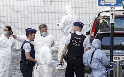 Forensic experts examine the site of a shooting at the Jewish museum in Brussels, Saturday, May 24, 2014.  (Photo credit: AP/Yves Logghe)