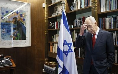 Shimon Peres, in his office at the president's residence in Jerusalem. March 27, 2014. (Photo credit: Miriam Alster/FLASH90)