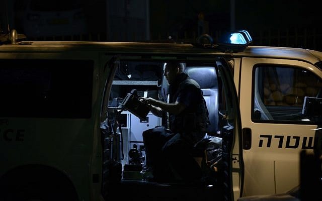 Illustrative: Bomb squad police unit checking a suspicious object, April 27, 2014. (Tomer Neuberg/Flash90) Illustrative: Bomb squad police unit checking a suspicious object, April 27, 2014. (Tomer Neuberg/Flash90)