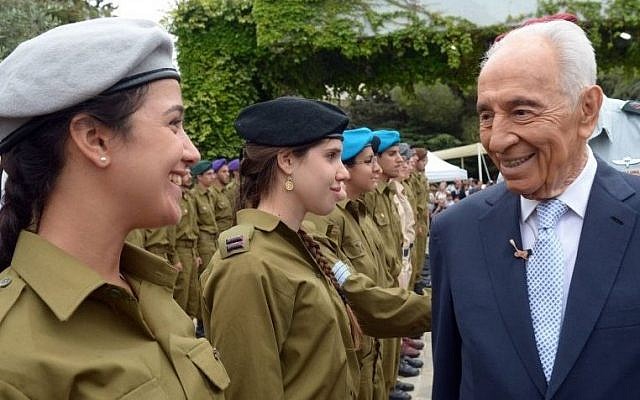 President Shimon Peres stands before the guard of honor at a ceremony honoring outstanding soldiers at the President's residence in Jerusalem on Israel's 66th Independence Day, Tuesday, May 6, 2014. (photo credit: Haim Zach/GPO/Flash90)