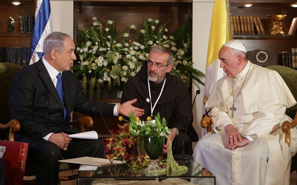 Pope Francis shakes hands with Israeli Prime Minister Benjamin Netanyahu during a meeting in Jerusalem on May 26, 2014.  (Photo credit: Alex Kolomoisky/POOL/Flash90)