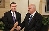 Knesset Speak MK Yuli Edelstein (L) accepts the candidacy for president of Israel from Likud MK Reuven Rivlin (R), May 27, 2013. (photo credit: Knesset Spokesperson)