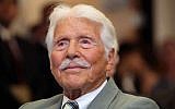 Actor Efrem Zimbalist Jr, watches during a ceremony honoring him by the FBI at the Federal building in Los Angeles in this June 8, 2009 file photo. (AP Photo/Nick Ut, File)