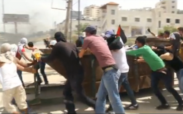 Footage from Walla! News camerman Daniel Book's coverage of the Beitunia demonstration at which Avi Issacharof was attacked on May 16, 2014 (Walla! News screenshot) Footage from Walla! News camerman Daniel Book's coverage of the Beitunia demonstration at which Avi Issacharof was attacked on May 16, 2014 (Walla! News screenshot)