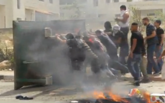 Footage from Walla! News camerman Daniel Book's coverage of the Beitunia demonstration at which Avi Issacharof was attacked on May 16, 2014 (Walla! News screenshot)