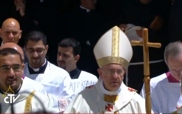 Pope Francis enters Manger Square in Bethlehem in full papal regalia for Holy Mass (screen capture: CTV)
