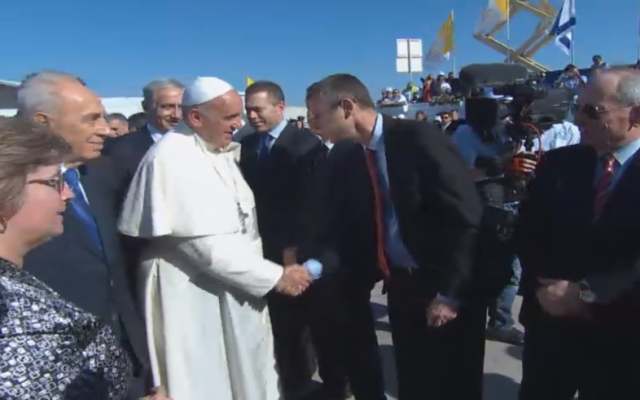 Pope Francis is greeted by Israeli dignitaries at Ben Gurion International Airport. (screen capture: GPO)