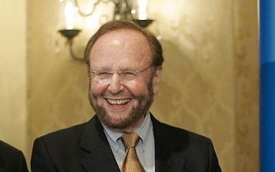 Tampa Bay Buccaneers team owner and president Malcolm Glazer is all smiles as he gathers for the announcement of Tampa Bay being awarded the 2009 Super Bowl, during the NFL's Spring Meetings at the Ritz-Carlton Hotel in Washington, Wednesday, May 25, 2005. (photo credit: AP Photo/J. Scott Applewhite)