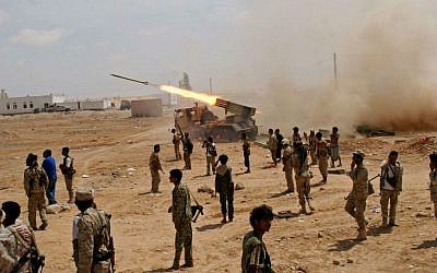 Yemeni army soldiers fire rockets at mountainous positions of al-Qaeda militants at the town of Meyfaa, in the southern province of Shabwa, Yemen, Sunday, May 4, 2014 (photo credit: AP Photo/Yemen's Defense Ministry)
