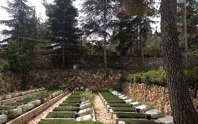 Uniform graves, regardless of rank or distinction, at Mount Herzl (Photo credit: Mitch Ginsburg/ Times of Israel)