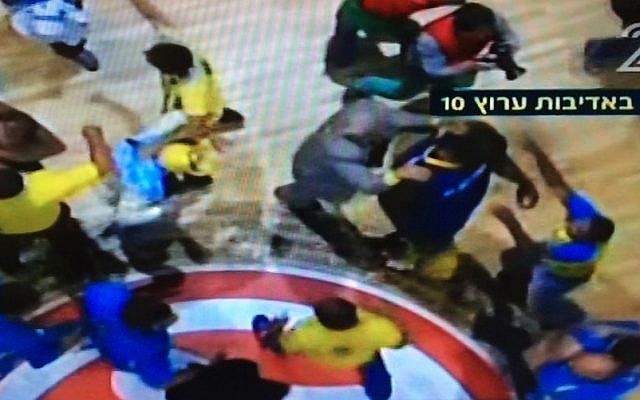 Chaotic scenes in Milan as Maccabi Tel Aviv grabs a final-seconds win over CSKA Moscow to take a place in the Euroleague final (Channel 2 screenshot)