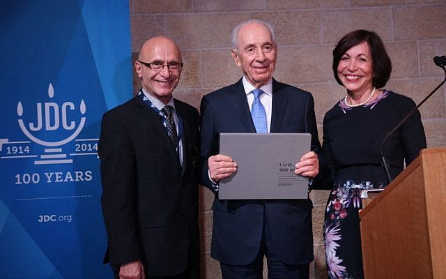 JDC CEO Alan Gil, President Shimon Peres and JDC board President Penny Blumenthal at an event honoring long-time JDC head Ralph Goodman. (Sasson Tiram)