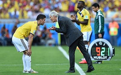 Colombia's Argentinian coach Jose Pekerman (R) talks to midfielder James Rodriguez (L) during a Group C football match between Colombia and Greece at the Mineirao Arena in Belo Horizonte during the 2014 FIFA World Cup on Saturday, June 14, 2014 (photo credit: AFP/EITAN ABRAMOVICH)