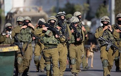 Israeli soldiers from a special army unit take part in a search operation for three Israeli teenagers on June 17, 2014 in the West Bank town of Hebron. (photo credit: AFP/MENAHEM KAHANA)