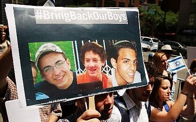 People gather for a vigil for the three missing Israeli teens outside of the Israeli Consulate on June 16, 2014 in New York City.  (Photo credit: Spencer Platt/Getty Images/AFP)