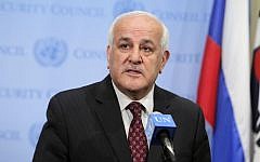 Palestinian representative Riyad Mansour addressing journalists after a UN Security Council meeting, May 2014. (UN/Devra Berkowitz)