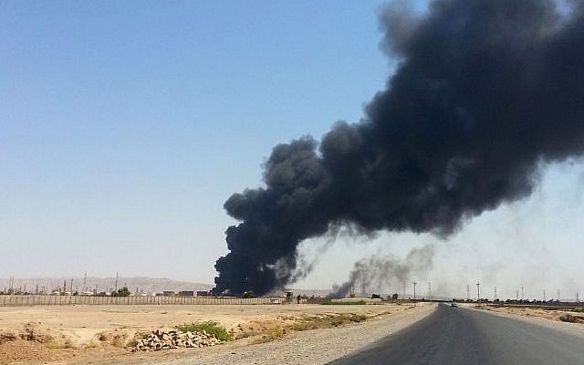 A column of smoke rises from Beiji oil refinery, some 250 kilometers (155 miles) north of Baghdad, Iraq, Thursday, June 19, 2014, as Iraqi security forces battled with Islamist militants for control of the facility. (photo credit: AP) A column of smoke rises from Beiji oil refinery, some 250 kilometers (155 miles) north of Baghdad, Iraq, Thursday, June 19, 2014, as Iraqi security forces battled with Islamist militants for control of the facility. (photo credit: AP)