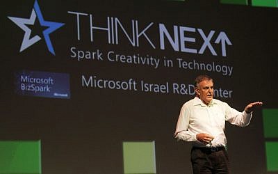 Prof. Dan Shechtman speaks at Microsoft's annual High-Tech convention, Nov, 2012. (Photo credit: Dror Garti/Flash90)