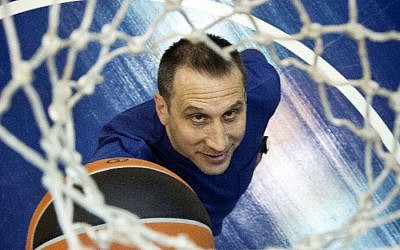 Portrait of head coach of Maccabi Tel Aviv basketball team, David Blatt, April 08, 2013. (Moshe Shai/FLASH90)