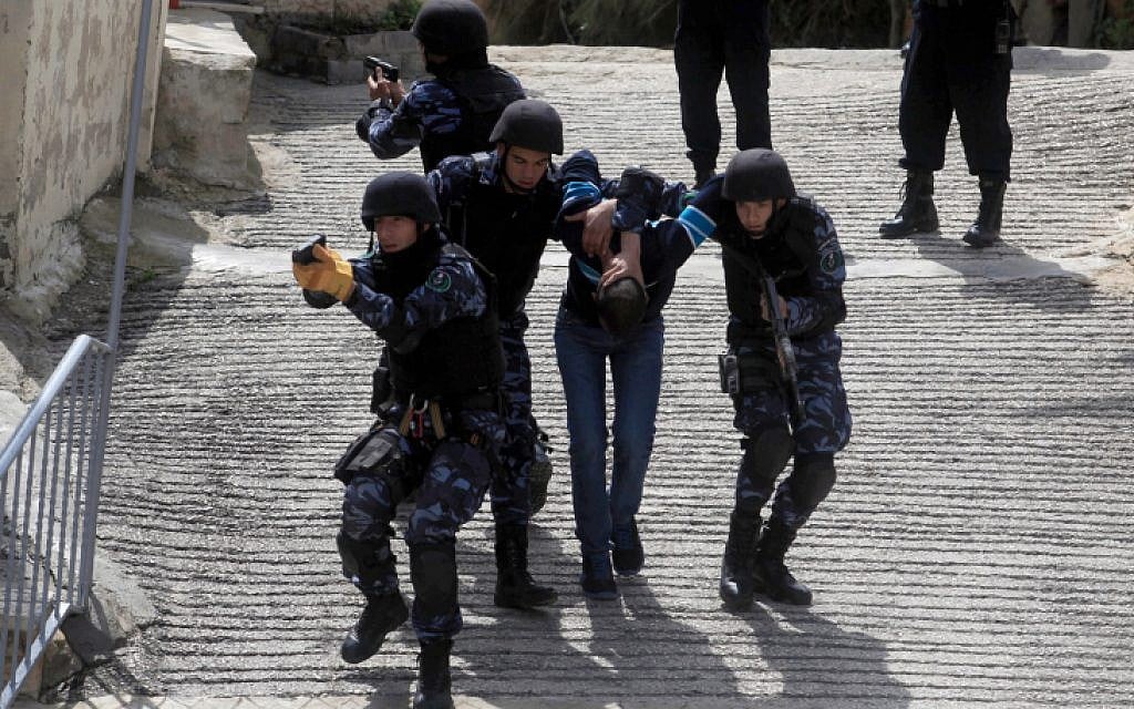 Palestinian policeman take part in a training session of the Palestinian special police force in the West Bank, March 16, 2014. (photo credit: Issam Rimawi/Flash90) Palestinian policeman take part in a training session of the Palestinian special police force in the West Bank, March 16, 2014. (photo credit: Issam Rimawi/Flash90)