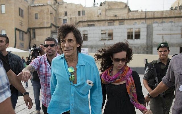 Ronnie Wood, guitarist for The Rolling Stones, seen visiting the Western Wall in Jerusalem's Old City on Tuesday, June 3, 2014, a day before the band's concert in Tel Aviv (Photo credit: Yonatan Sindel/Flash 90) Ronnie Wood, guitarist for The Rolling Stones, seen visiting the Western Wall in Jerusalem's Old City on Tuesday, June 3, 2014, a day before the band's concert in Tel Aviv (Photo credit: Yonatan Sindel/Flash 90)