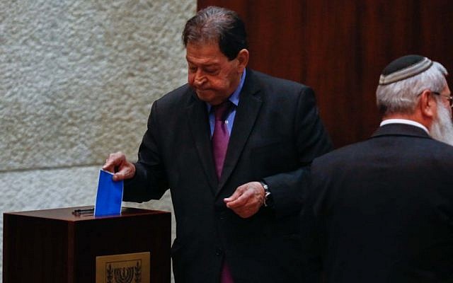 Former presidential candidate MK Binyamin Ben-Eliezer casts his vote in the Knesset during presidential elections, June 10, 2014 (Yonatan Sindel/FLASH90) Former presidential candidate MK Binyamin Ben-Eliezer casts his vote in the Knesset during presidential elections, June 10, 2014 (Yonatan Sindel/FLASH90)