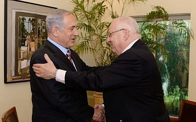 Prime Minister Benjamin Netanyahu embraces president-elect Reuven Rivlin during a meeting Wednesday, June 11, 2014 (photo credit: Kobi Gideon/GPO/Flash90)
