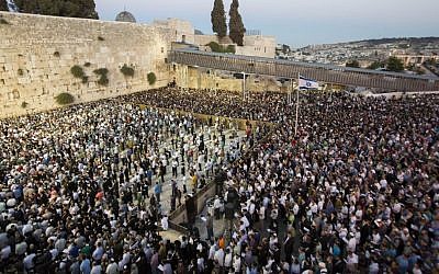 Thousands gather for a mass prayer for the release of three kidnapped Jewish teenagers, at the Western Wall in Jerusalem's Old City on June 15, 2014. (photo credit: Yonatan Sindel/Flash90)