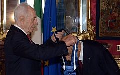 President Shimon Peres places the Presidential Medal of Distinction around the neck of Italian President Giorgio Napolitano (photo credit: Haim Tzach/GPO)