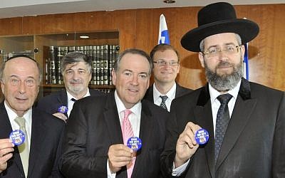 Former Arkansas governor Mike Huckabee, center, with Chief Rabbi David Lau in Jerusalem, June 23, 2014 (photo credit:  Itsik Nisim)