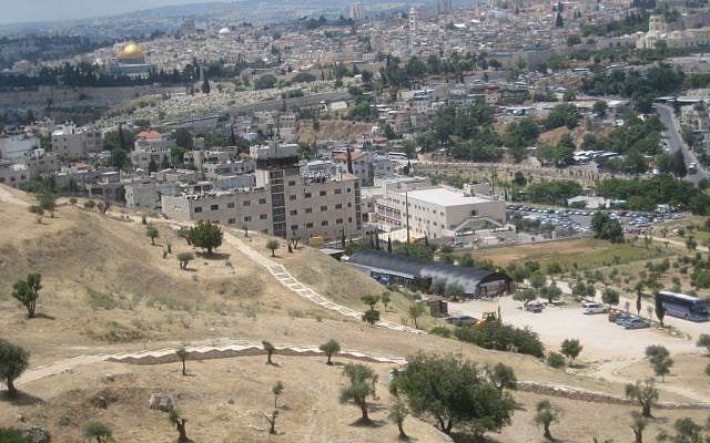 The Emek Tzurim National Park and the Temple Mount Sifting Project site, with the Dome of the Rock in the background (photo credit: Ilan Ben Zion/Times of Israel staff)