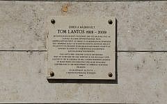Tom Lantos memorial plaque at Szent István Park. (Sam Heller/The Times of Israel)
