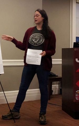 Joanna Kramer delivering a J Street U 101 Workshop (courtesy)