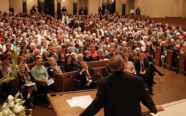 J Street head Jeremy Ben-Ami addresses conference participants in San Francisco this weekend. (Marc Hors/J Street)