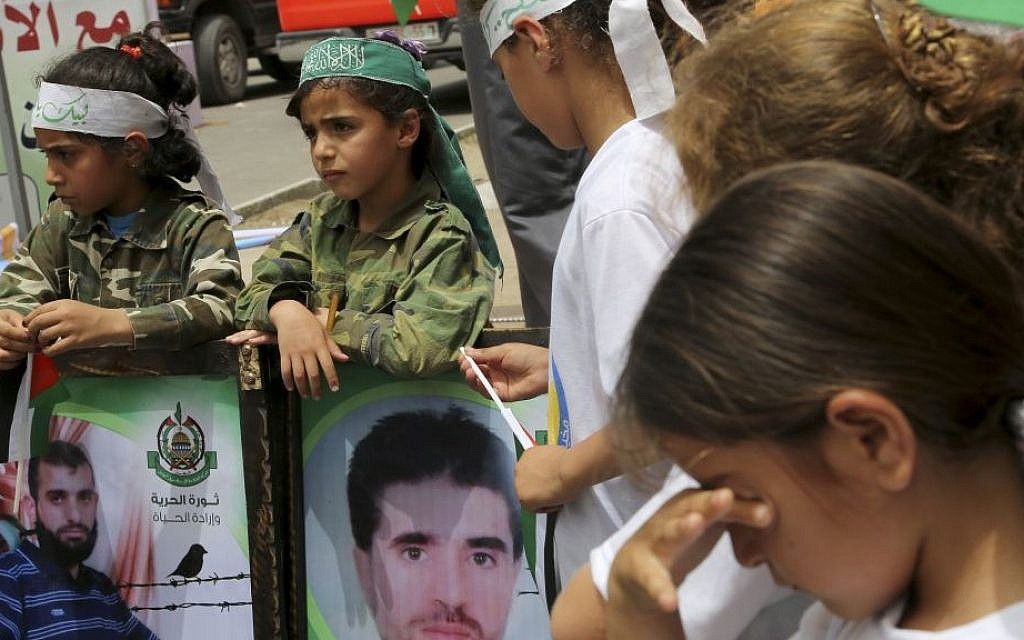 File: Palestinian girls from summer camps attend a protest calling for the release of Palestinian prisoners from Israeli jails, in front of the International Red Cross, Gaza City, the northern Gaza Strip, Wednesday, June 4, 2014. (AP/Adel Hana) File: Palestinian girls from summer camps attend a protest calling for the release of Palestinian prisoners from Israeli jails, in front of the International Red Cross, Gaza City, the northern Gaza Strip, Wednesday, June 4, 2014. (AP/Adel Hana)