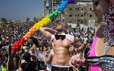Israeli performers dance in the foreground during the annual Gay Pride parade in Tel Aviv, June 14, 2014. (AP/Oded Balilty)