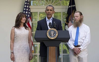 President Barack Obama speaks with Jani Bergdahl, left, and Bob Bergdahl, right, the parents of US Army Sgt. Bowe Bergdahl, in the Rose Garden of the White House in Washington, Saturday, May 31, 2014, after the announcement that Bowe Bergdahl has been released from captivity (photo credit: AP/Carolyn Kaster)