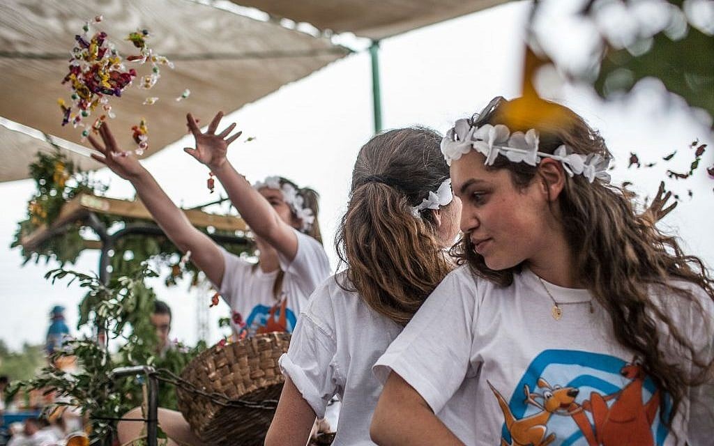 A Shavuot celebration at Kibbutz Tzuba, near Jerusalem (photo credit: Noam Moskowitz/Flash 90)