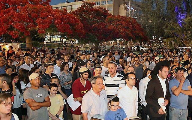 Israelis gather to pray for the release of three Jewish teenagers at Rabin Square in Tel Aviv on June 15, 2014. (photo credit: Gideon Markowicz/FLASH90) Israelis gather to pray for the release of three Jewish teenagers at Rabin Square in Tel Aviv on June 15, 2014. (photo credit: Gideon Markowicz/FLASH90)