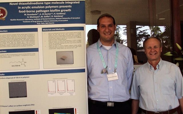 Graduate student and Kaye Innovation Award winner Michael Brandwein (L), and his mentor, Prof. Doron Steinberg from the Hebrew University’s Biofilm Research Laboratory. (Photo credit: Hebrew University) Graduate student and Kaye Innovation Award winner Michael Brandwein (L), and his mentor, Prof. Doron Steinberg from the Hebrew University’s Biofilm Research Laboratory. (Photo credit: Hebrew University)