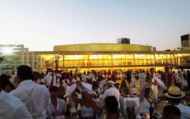 Diner En Blanc in Tel Aviv, June 25. (photo credit: Photo by Alexi Rosenfeld)