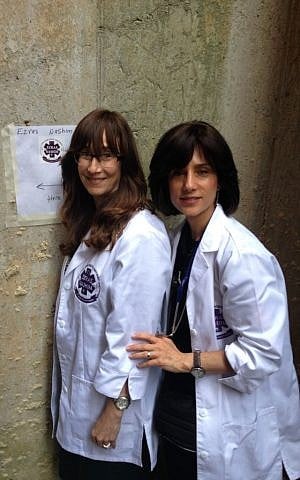 Fraidy Liberow, volunteer EMT and Ruchie Freier, right, founder of Ezras Nashim (courtesy) Fraidy Liberow, volunteer EMT and Ruchie Freier, right, founder of Ezras Nashim (courtesy)