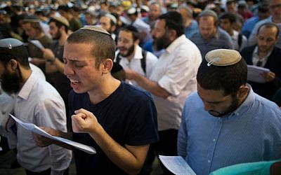 A mass prayer at the Western Wall in Jerusalem's Old City, Sunday, June 15, 2014 (photo credit: Yonatan Sindel/Flash90)
