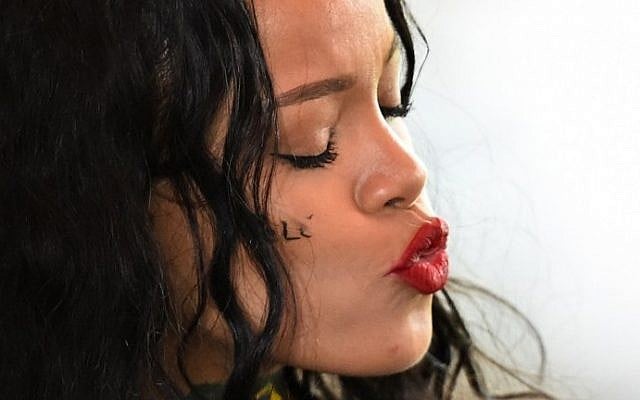 Rihanna blows a kiss in Rio de Janeiro July 13, 2014. (photo credit: AFP/GABRIEL BOUYS) Rihanna blows a kiss in Rio de Janeiro July 13, 2014. (photo credit: AFP/GABRIEL BOUYS)