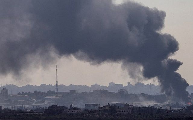 Smoke billowing from the Gaza Strip following an Israeli air strike on July 29, 2014 (Photo credit: Jack Guez/AFP)