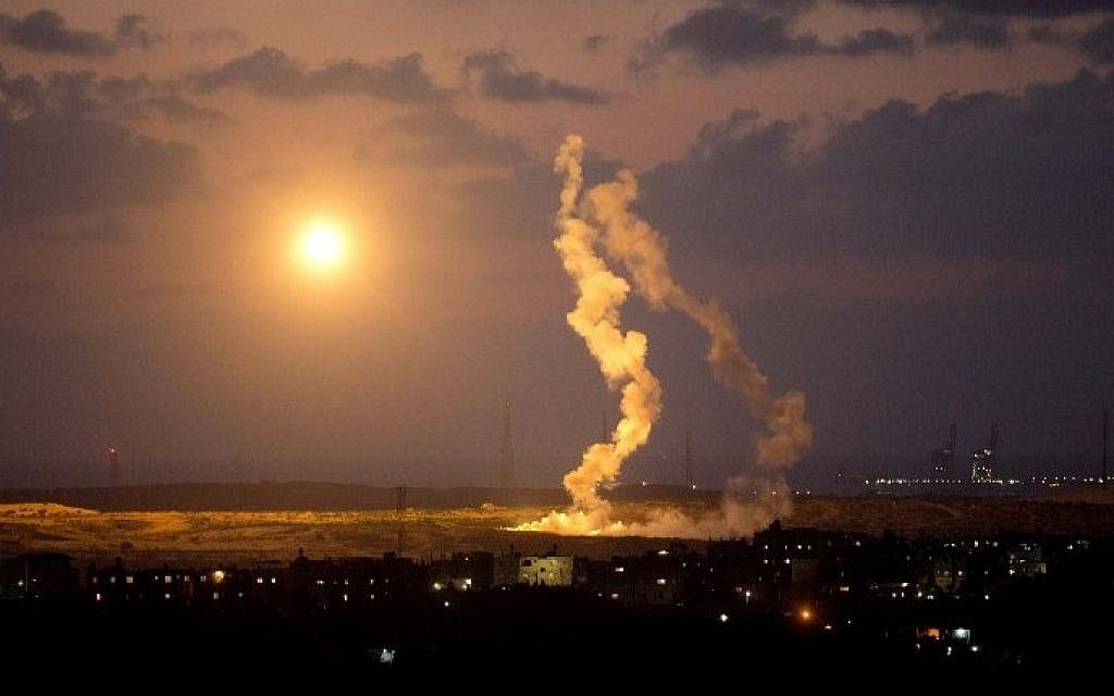 Israeli army flares falling into the Gaza Strip on July 14, 2014 (Photo credit: Menahem Kahana/AFP)