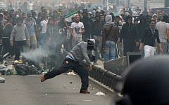 FILE: Rioters throw projectiles at French riot police officers in Sarcelles, a suburb north of Paris, on July 20, 2014, after clashes following a demonstration denouncing Israel's military campaign in Gaza. (Photo credit: AFP/ PIERRE ANDRIEU