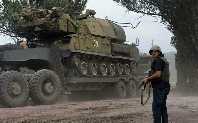 Ukrainian government forces maneuver antiaircraft missile launchers Buk as they are transported north-west from Slovyansk, eastern Ukraine Friday, July 4, 2014. (AP Photo/Dmitry Lovetsky) Ukrainian government forces maneuver antiaircraft missile launchers Buk as they are transported north-west from Slovyansk, eastern Ukraine Friday, July 4, 2014. (AP Photo/Dmitry Lovetsky)